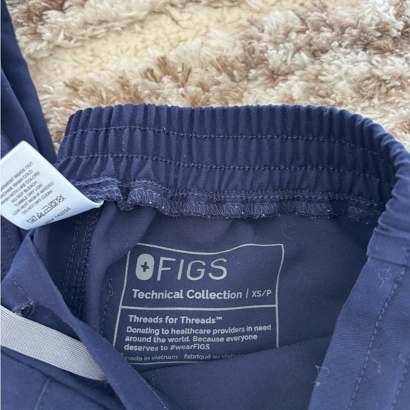 Pair of FIGS Yola Skinny Scrub Pants Navy - Picture 3 of 4